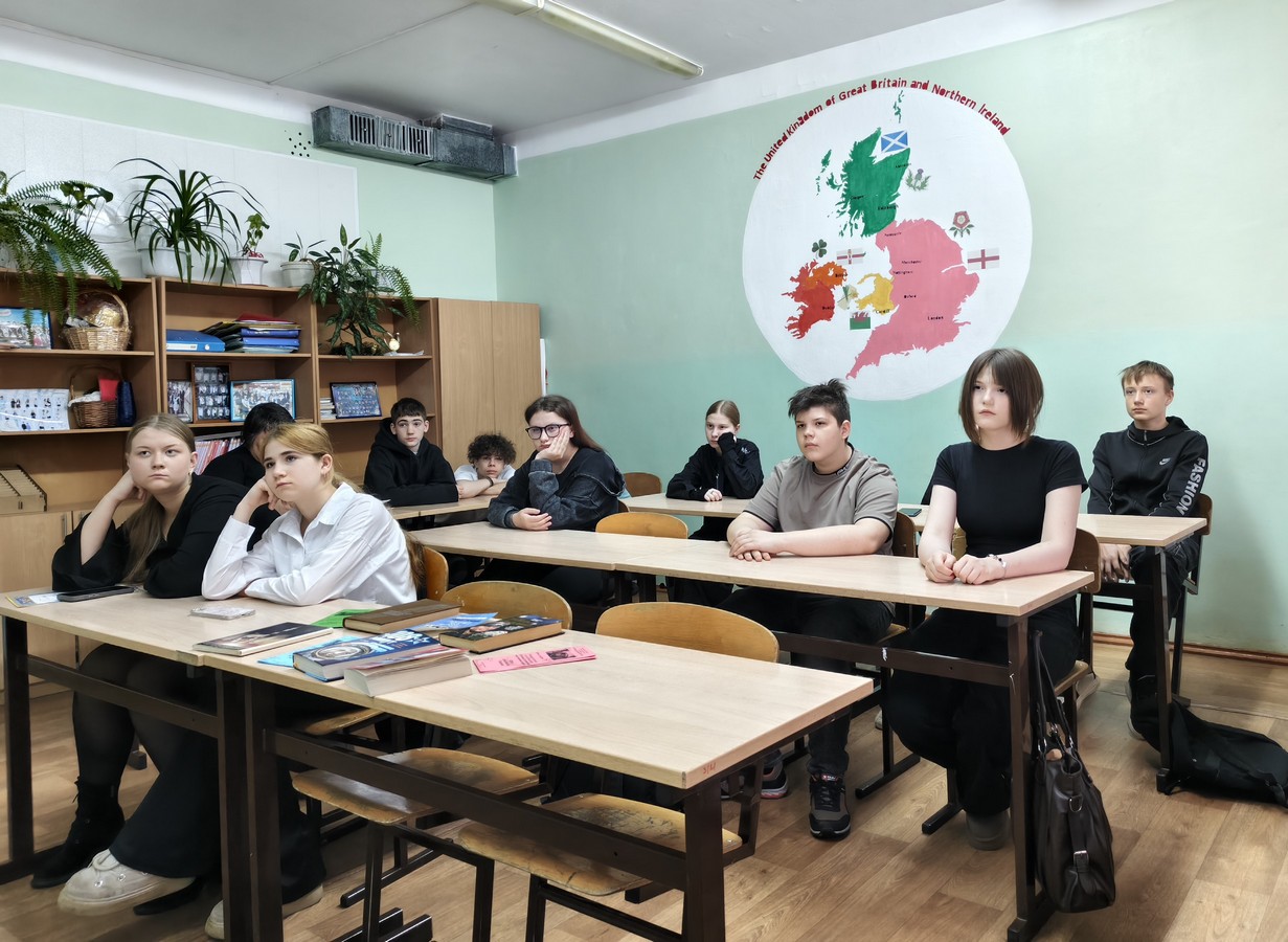 Открывает вселенную 1